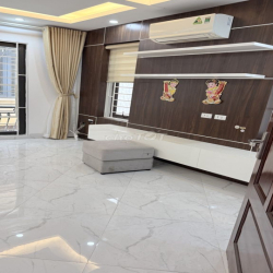 Cho thuê nhà mặt ngõ thông phố 8/3  - 35m2- 5 tầng lô góc