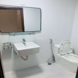 Nhà LK Ngõ 106 Hoàng Quốc Việt - 70m2 x 5 Tầng, Thang Máy, Giá 37tr/t