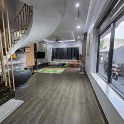 2 tầng 3 phòng ngủ có hồ bơi full nội thất gần BV 600 giường giá 22tr