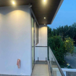 BIỆT THỰ SÂN VƯỜN SIÊU RỘNG RÃI 250M2 ĐẤT 3 TẦNG 5 PHÒNG GẦN L.PHƯỜNG