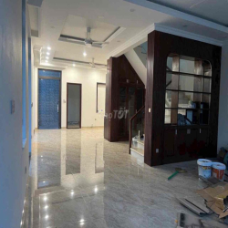 BIỆT THỰ SÂN VƯỜN SIÊU RỘNG RÃI 250M2 ĐẤT 3 TẦNG 5 PHÒNG GẦN L.PHƯỜNG