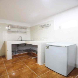 Phòng có gác, máy lạnh, gần trường công nghiệp thực phẩm aeon tân phu