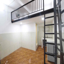 Phòng có gác, máy lạnh, gần trường công nghiệp thực phẩm aeon tân phu