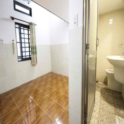 Phòng có gác, máy lạnh, gần trường công nghiệp thực phẩm aeon tân phu