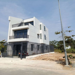 nhà cho thuê nguyên căn,full nội thất,mới hoàn toàn