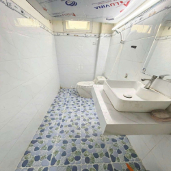 Nhà Thuê Mặt Tiền Tô Hiệu. Quận Tân Phú (3pn, 2wc) Dtsd 160m2