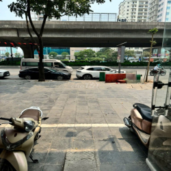 Cho thuê văn phòng tầng 2 - 1/6 chuyển vào luôn