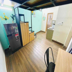 TRỐNG LẠI CĂN CÓ GÁC THANG MÁY GẦN ĐẠI HỌC NGOẠI THƯƠNG