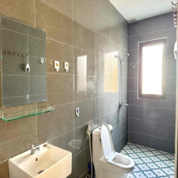 Cho thuê nhà 3 lầu full nội thất ngay Aeon Tân An