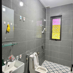 Cho thuê nhà 3 lầu full nội thất ngay Aeon Tân An