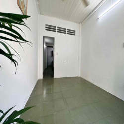 nhà mặt tiền 2 PHÒNG ngủ 5x12 trần kế XƯƠNG