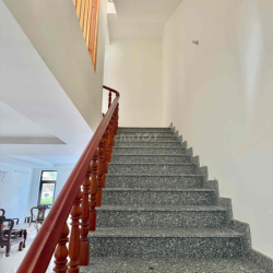 Cho thuê nhà 3 lầu full nội thất ngay Aeon Tân An