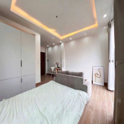 Thuê ngay phòng 30m2 có BAN CÔNG full nội thất tại đường Điện Biên Phủ