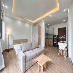 Thuê ngay phòng 30m2 có BAN CÔNG full nội thất tại đường Điện Biên Phủ