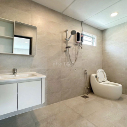 Thuê ngay phòng 30m2 có BAN CÔNG full nội thất tại đường Điện Biên Phủ