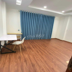 Nhà mặt đường  Hoàng Quốc Việt - Dt 45m2 x 5 tầng thông, mặt tiền 4m