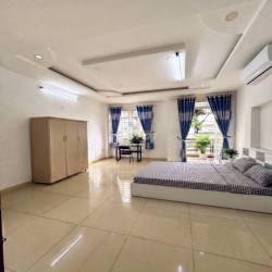 1 phòng ban công lớn, ngay ngã 5 Chuồng Chó