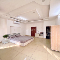 1 phòng ban công lớn, ngay ngã 5 Chuồng Chó