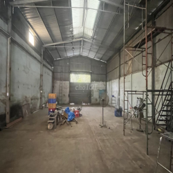 CHO THUÊ XƯỞNG 300M2 TÂN ĐÔNG HIỆP GẦN TRUNG TÂM Y TẾ DĨ AN