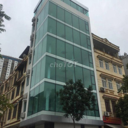TÒA NHÀ VĂN PHÒNG NGUYỄN KHANG RỘNG 70M XÂY 7 TẦNG THÔNG SÀN THANG MÁY