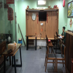 cho thuê nhà mặt tiền rộng thoáng mát đậu xe hơi thoải mái