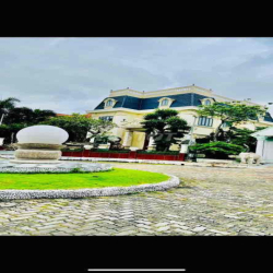 Cho Thuê Biệt Thự DT 600m2 1Trệt 2Lầu 5Pn 4Wc Có Hồ Bơi Sân tenic