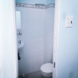 Nhà như hình 1 trệt 1 lầu sát MT Trường sa khu Phan Xích Long hẻm 4,5m