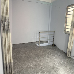 Nhà như hình 1 trệt 1 lầu sát MT Trường sa khu Phan Xích Long hẻm 4,5m