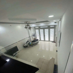 Cho Thuê Nhà Sát Mặt Tiền Phan Văn Trị P10;(3.5x12m)2pn2wc;Giá 10tr/th