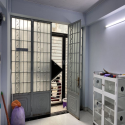 Nhà như hình 1 trệt 1 lầu sát MT Trường sa khu Phan Xích Long hẻm 4,5m