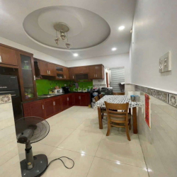 Cho Thuê Nhà Sát Mặt Tiền Phan Văn Trị P10;(3.5x12m)2pn2wc;Giá 10tr/th