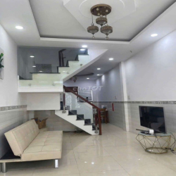 Cho Thuê Nhà Sát Mặt Tiền Phan Văn Trị P10;(3.5x12m)2pn2wc;Giá 10tr/th