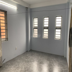 Nhà như hình 1 trệt 1 lầu sát MT Trường sa khu Phan Xích Long hẻm 4,5m