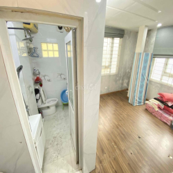 Chính Chủ cho thuê nhà 6Tầng 6 ngủ. 40m2. 12triệu   Hồng Hà. Hoàn Kiếm