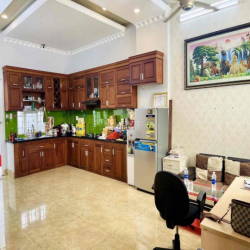 Cho Thuê Nguyên Căn Biệt Thự  8x15m 1Trệt 1Lầu 3Pn 3Wc Sân Ôtô Hẻm Tải