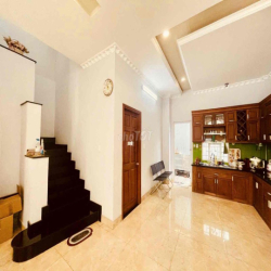 Cho Thuê Nguyên Căn Biệt Thự  8x15m 1Trệt 1Lầu 3Pn 3Wc Sân Ôtô Hẻm Tải