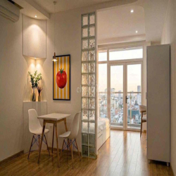 CĂN HỘ full nội thất - thoáng mát - ngay Trung tâm Quận 10
