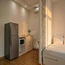 CĂN HỘ full nội thất - thoáng mát - ngay Trung tâm Quận 10