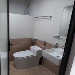 chính chủ cho thuê căn khép kín tại ngõ 55 Nguyễn Ngọc nại h