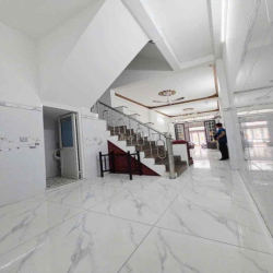 CHO THUÊ NHÀ ĐƯỜNG KHUÔNG VIỆT GẦN ĐẦM SEN [4.5k x 20m] 2 LẦU - 4PN