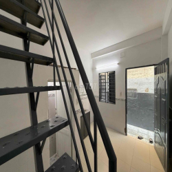 Phòng Mới 1 trệt 1 lầu có Ban Công  ngay Bùi Quang Là vs  Phan Huy ich