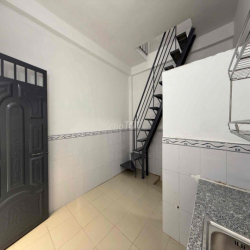 Phòng Mới 1 trệt 1 lầu có Ban Công  ngay Bùi Quang Là vs  Phan Huy ich