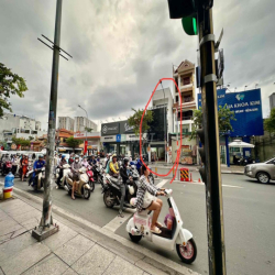 Mặt bằng siêu đẹp,ngã 3 đèn đỏ, sát nhìu ông lớn Katinat, Sacom,Hasa..