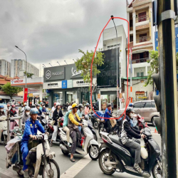 Mặt bằng siêu đẹp,ngã 3 đèn đỏ, sát nhìu ông lớn Katinat, Sacom,Hasa..