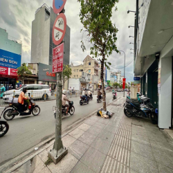 Mặt bằng siêu đẹp,ngã 3 đèn đỏ, sát nhìu ông lớn Katinat, Sacom,Hasa..