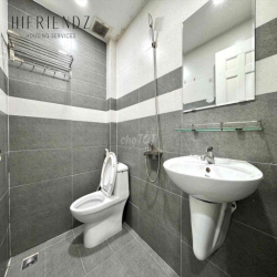 Phòng đẹp siêu thoáng 30m2 ngay Chân Cầu Nguyễn Văn Cừ Quận 8