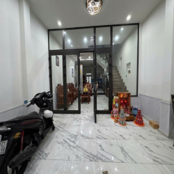 Nhà 3 tầng 4PN mặt tiền đường Tố Hữu, gần Núi Thành, nội thất đẹp