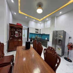 Nhà 3 tầng 4PN mặt tiền đường Tố Hữu, gần Núi Thành, nội thất đẹp