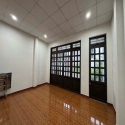 Nhà 3 tầng 4PN mặt tiền đường Tố Hữu, gần Núi Thành, nội thất đẹp