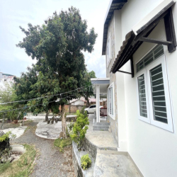 CHO THUÊ NHÀ Ở KINH DOANH SÂN VƯỜN 1000m2 PHÍA BẮC NHA TRANG